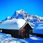 Nyaraló Modern With Alps Scenic Views And Concierge By Swisshut *